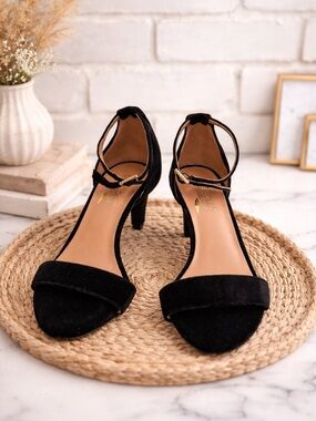 Aerosoles Black Velvet Ankle Strap Heels Size 9 Minimalist Chic Capsule EUC